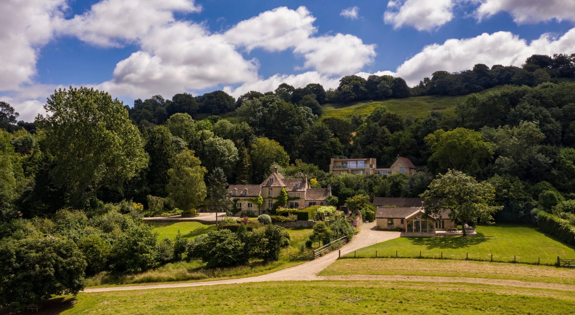 Cottages and Large Luxury Holiday Home Cotswolds Dryhill